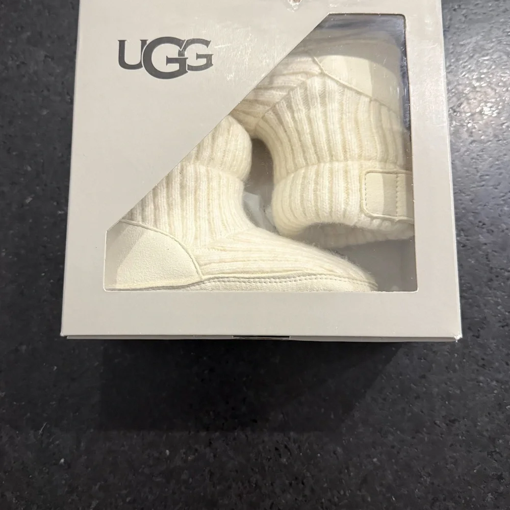 UGG new skylar